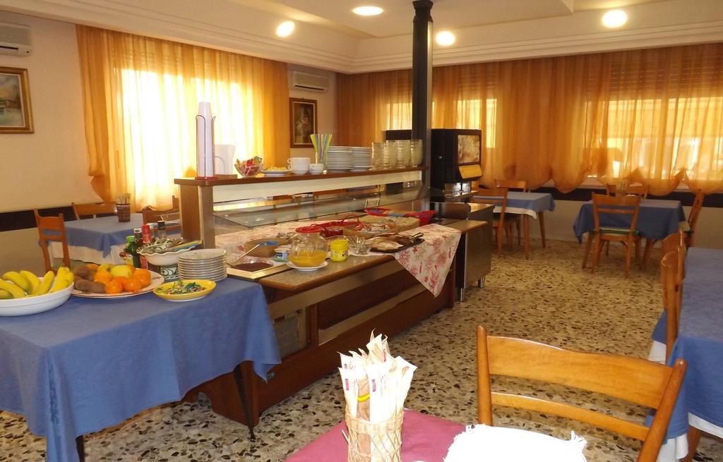 Hotel La Vela Bellaria-Igea Marina Exteriör bild