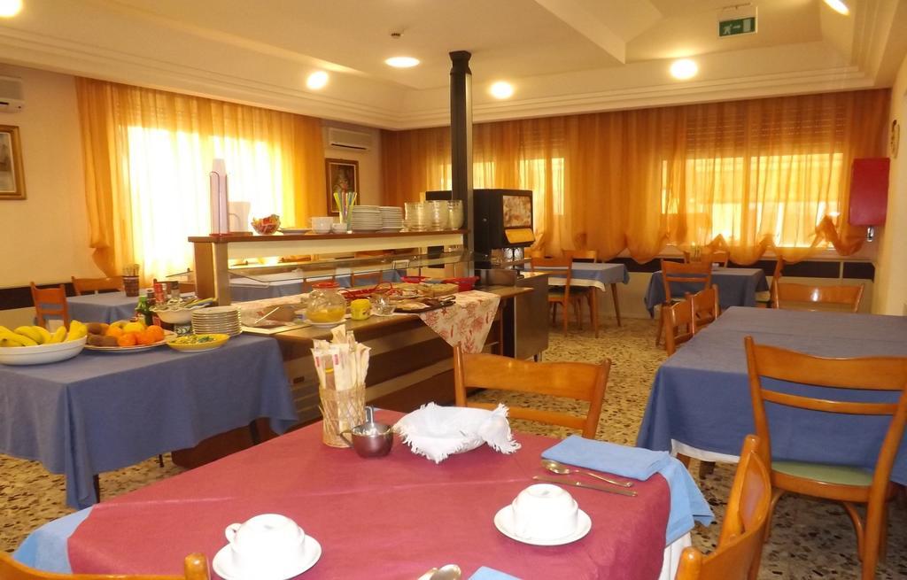 Hotel La Vela Bellaria-Igea Marina Exteriör bild